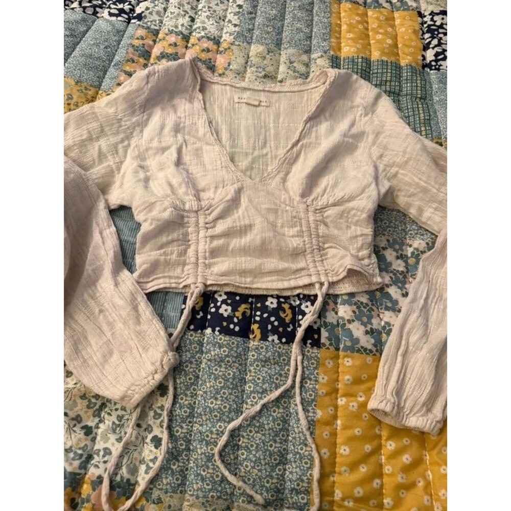 Aeropostale Cream Gauze Ruched Long Sleeve Crop Top XS. 198